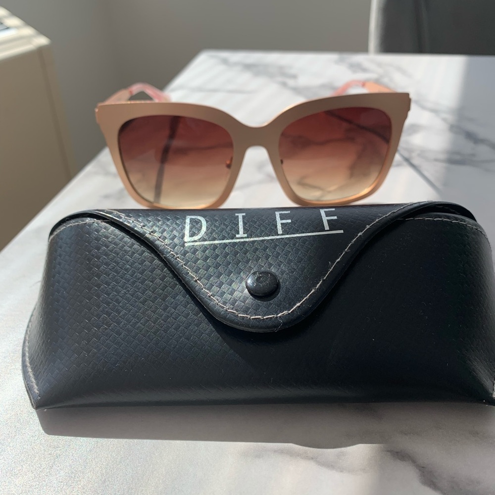 Rose gold oversized DIFF sunglasses